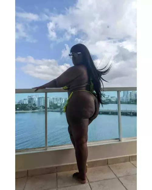 I love thong bathing suits 🤩🤩