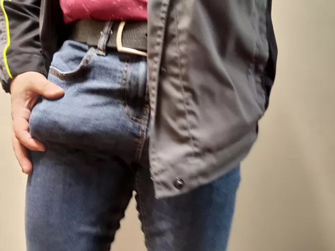 I think the new jeans I bought are too tight 😱😅