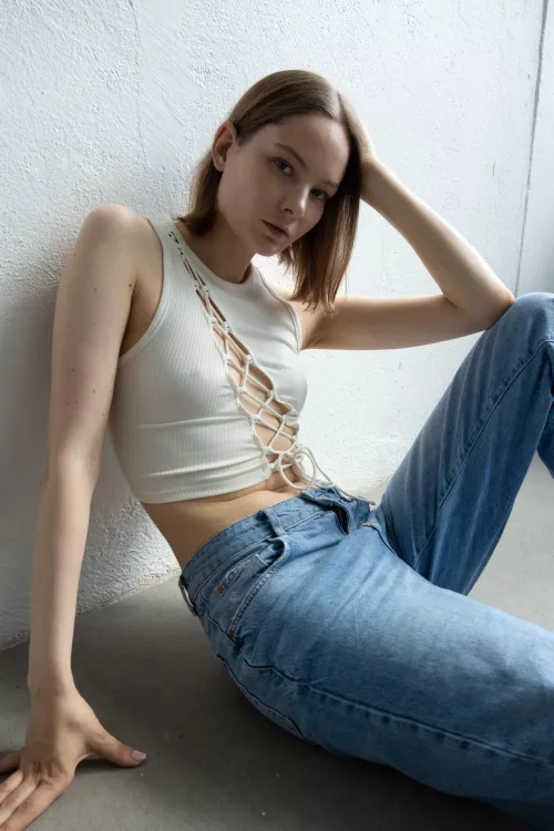 I’m not quite sure what kind o[f] bra I’m supposed to wear under this top