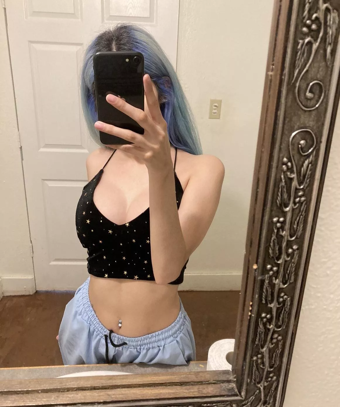 love showing my tiny waist 💋