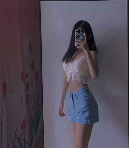 Mirror selfie to make your day better 🥹