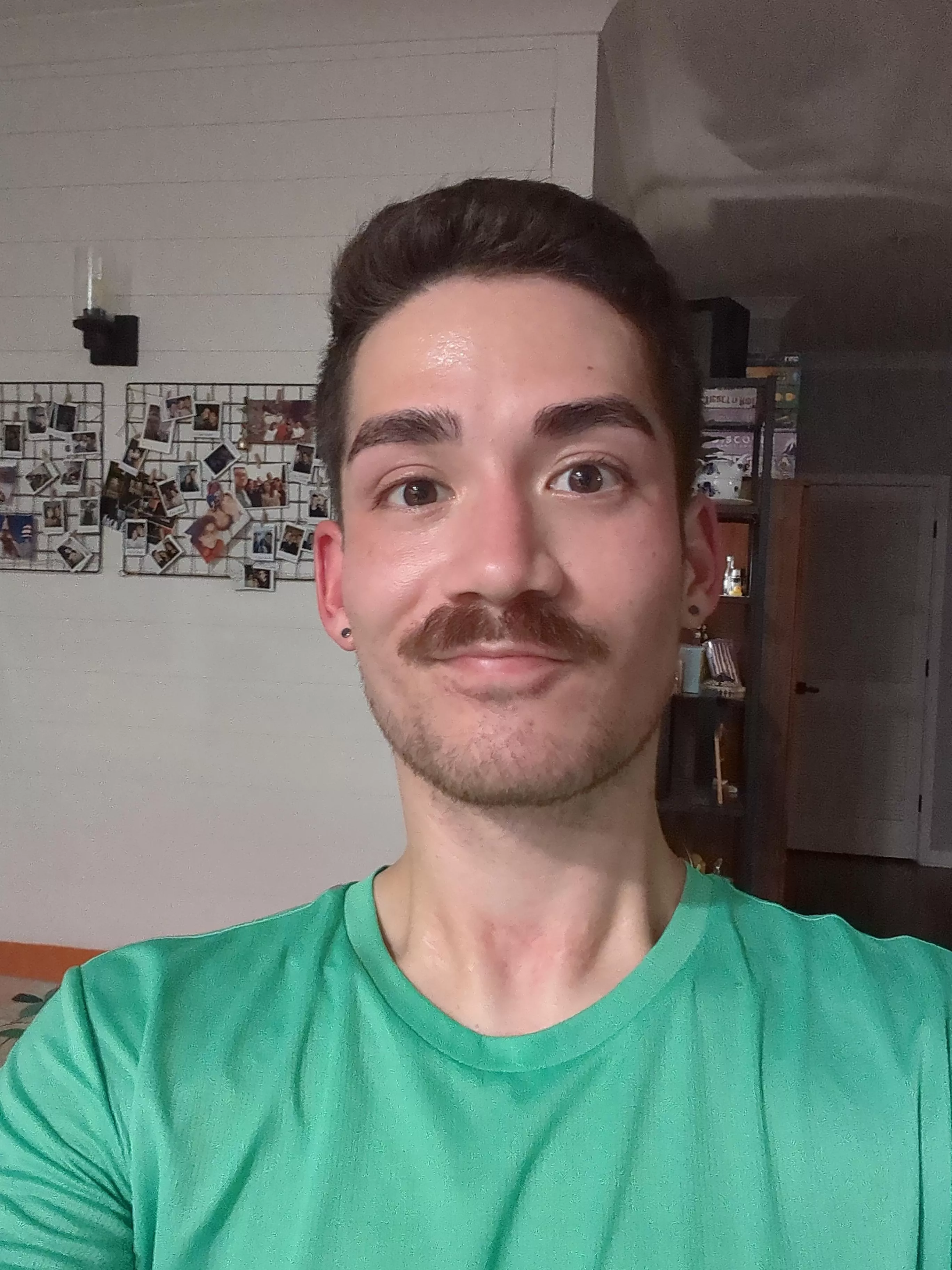 Not a great post-gym selfie, but I was feeling it a bit 🫣😌