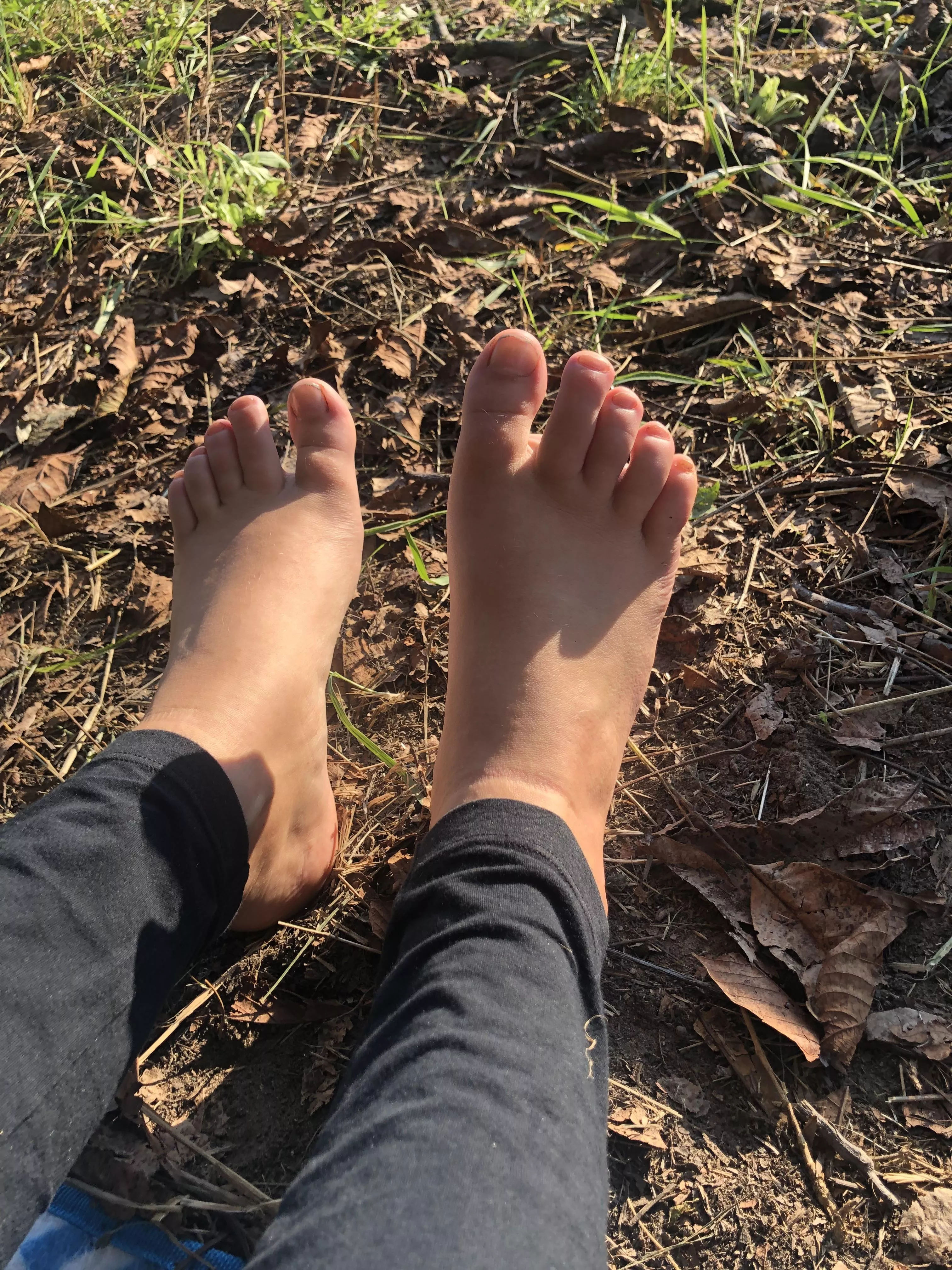 Still enjoy the sun's rays. After that you will clean my feet!