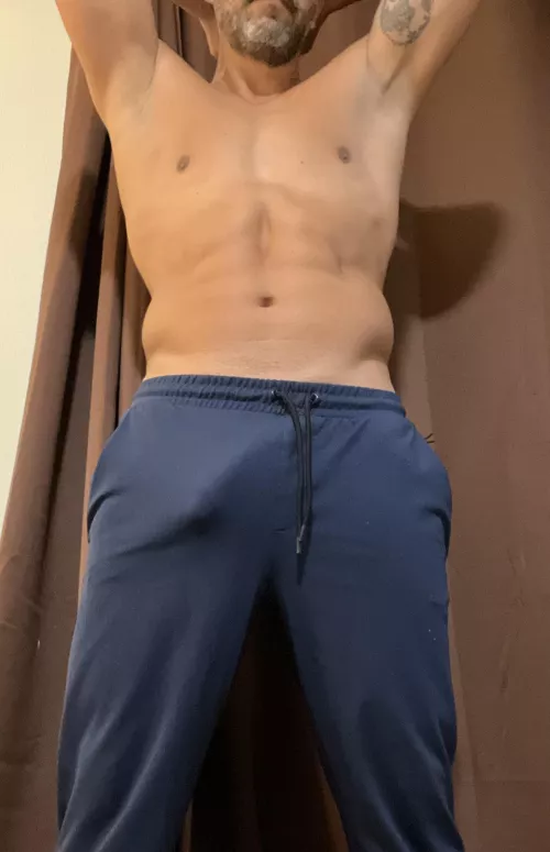 Sweatpants Sunday, hope you dont mind my sinprint 😏