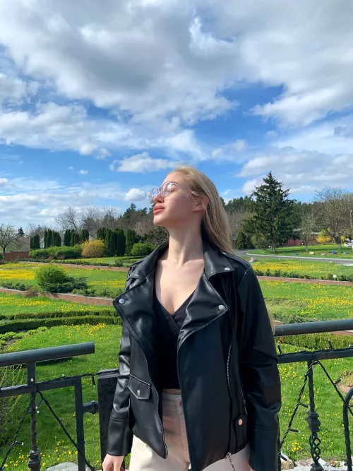 Want to play with me in the public <3