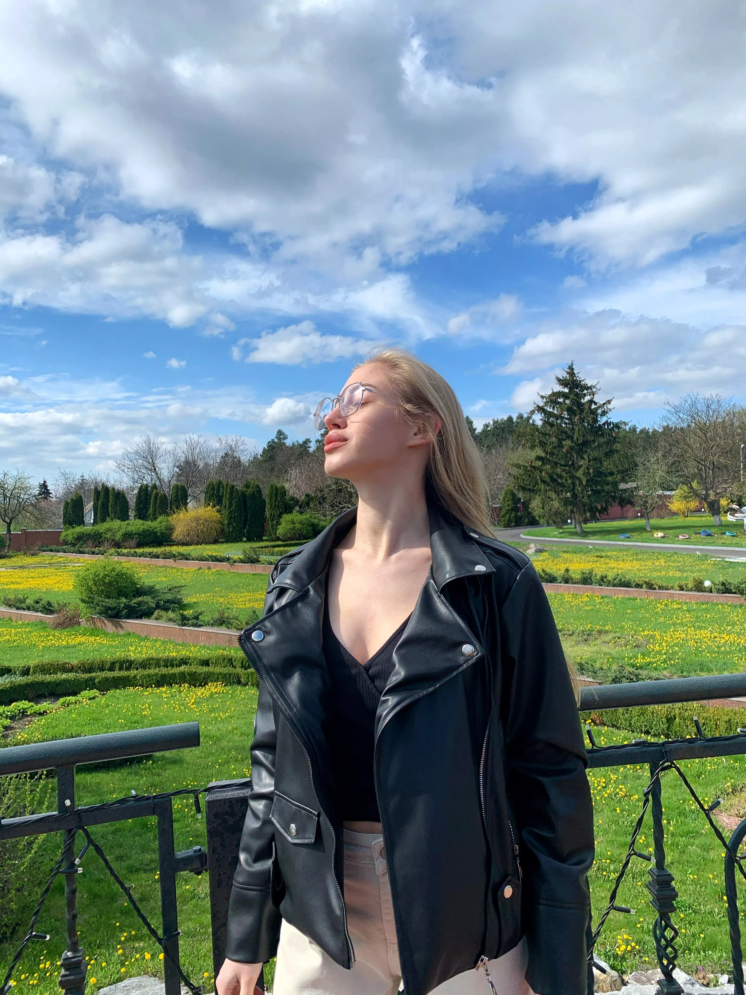 Want to play with me in the public <3