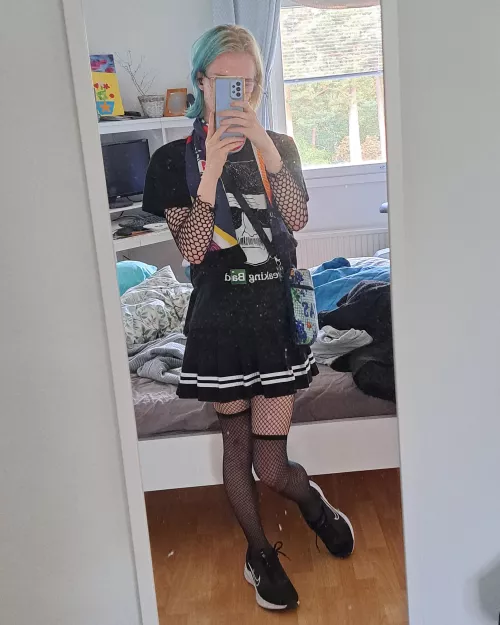 Why yes, I do go to school like this everyday🖤💜