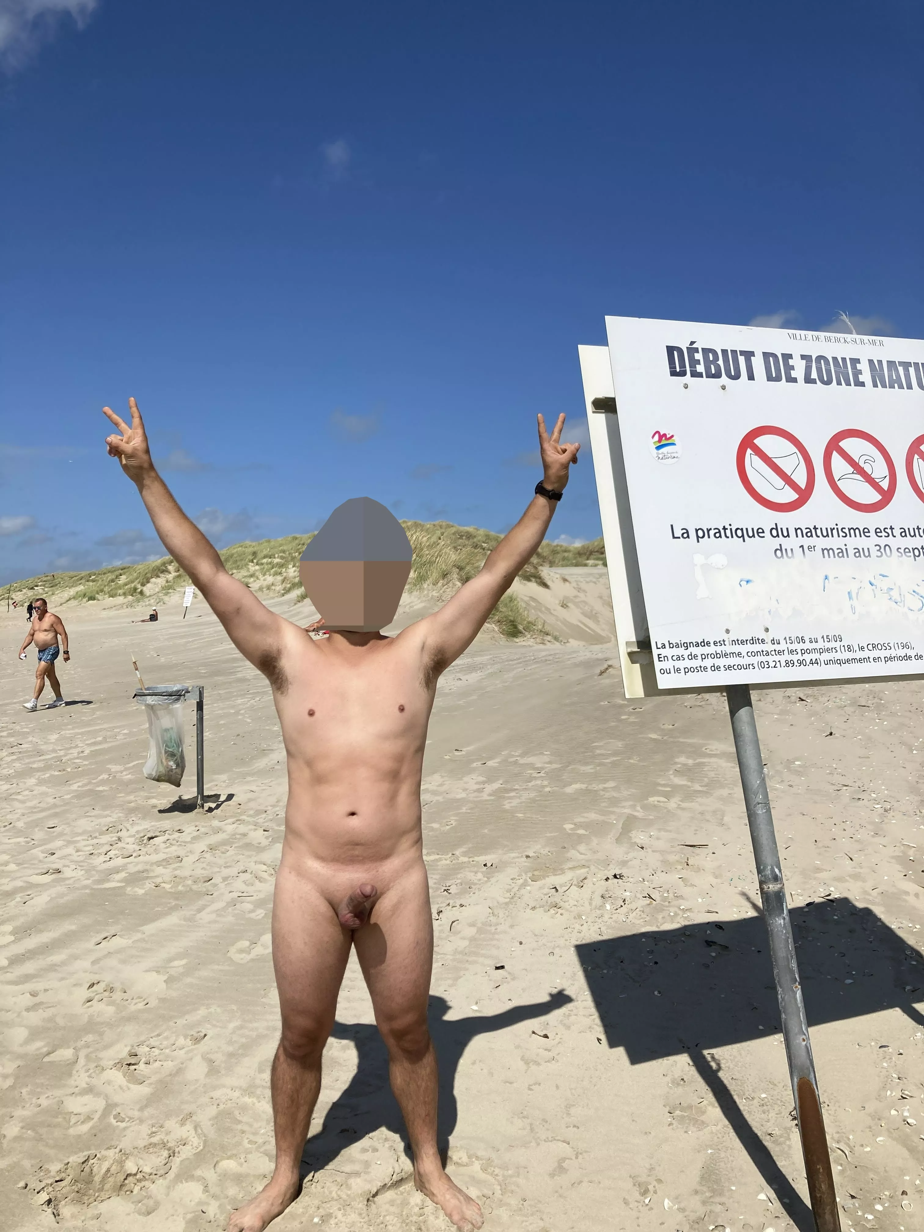 With my GF to the nude beach 😆