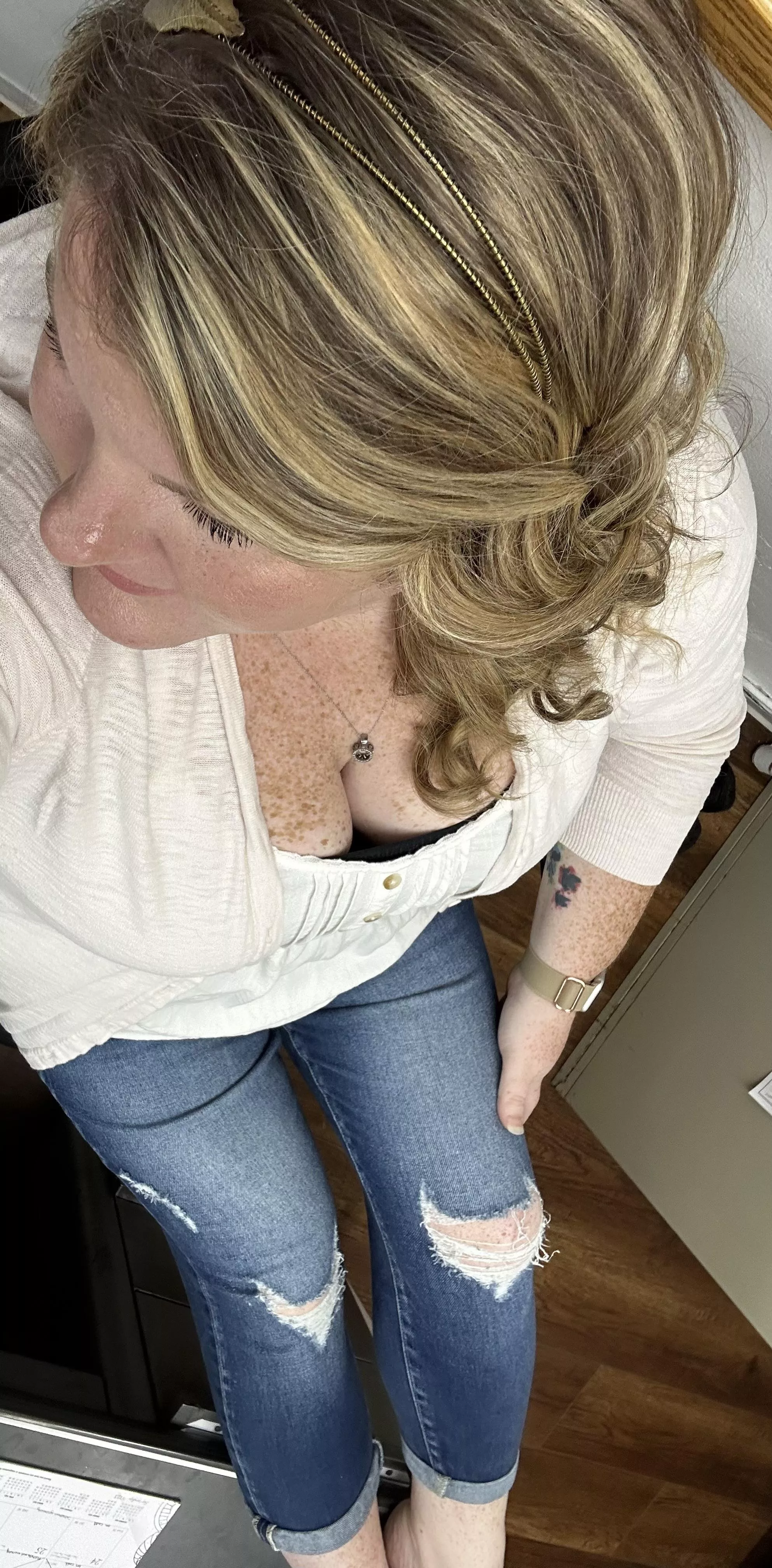 Workday vibes (f)