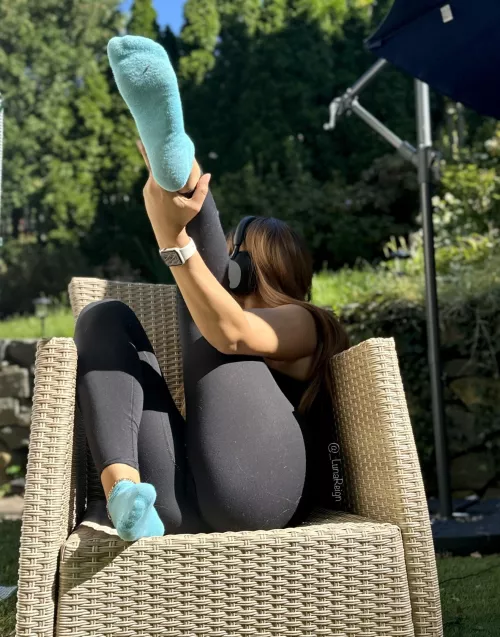 Your favorite next door neighbor teasing you mid workout session 🤭💙