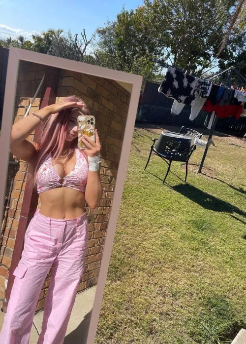 Abs coming through, hope you like them :)