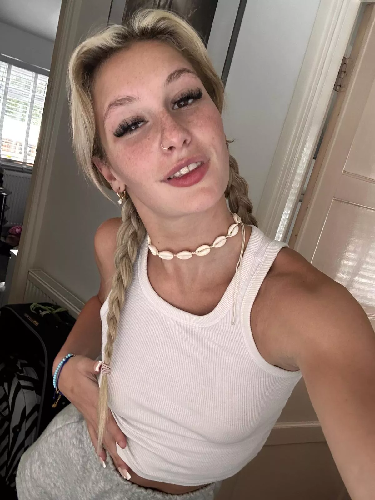 Do you like this color on me...?