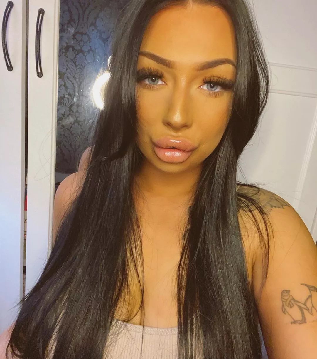 Her lip shape is incredible and she is insanely pretty