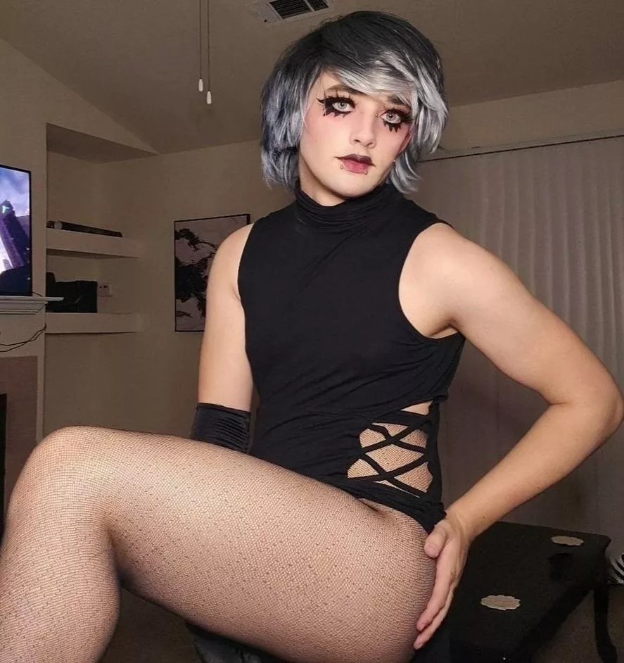 I cosplayed my friends OC 🥰 Thoughts?