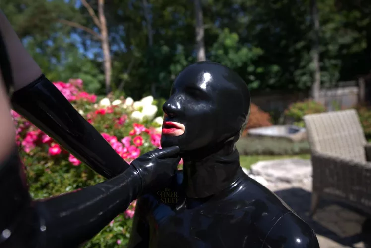 I love reducing my girlfriend to nothing but my shiny latex drone! [OC] [domme]