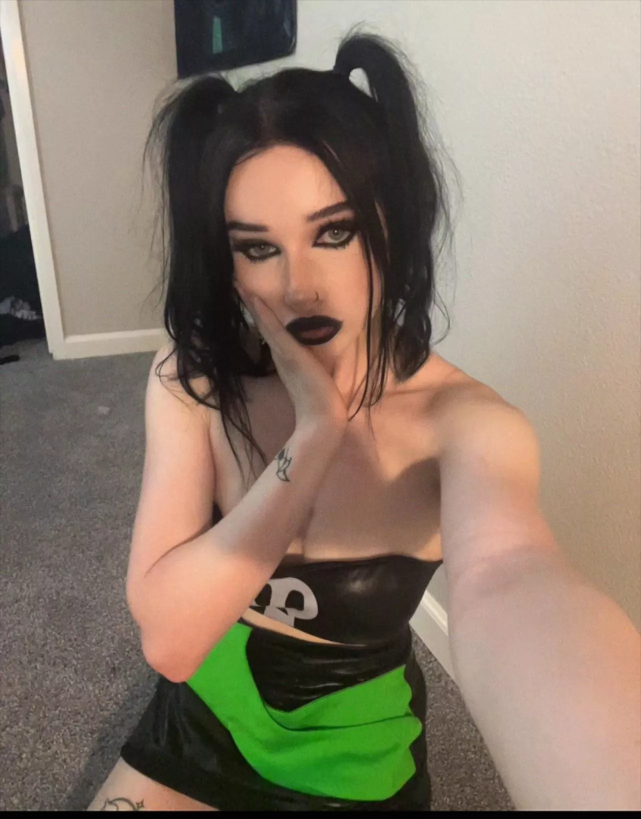 I wanna be your goth gf @katelynmcfadden12