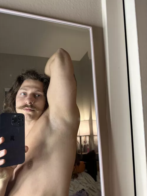 I wanna feel your tongue in my armpits