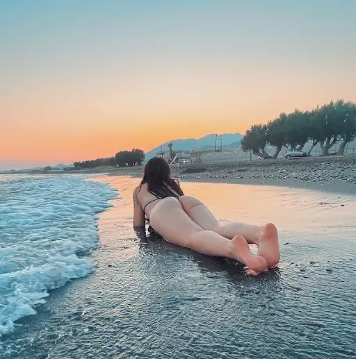 If you saw me at the beach like this,would you slap my butt