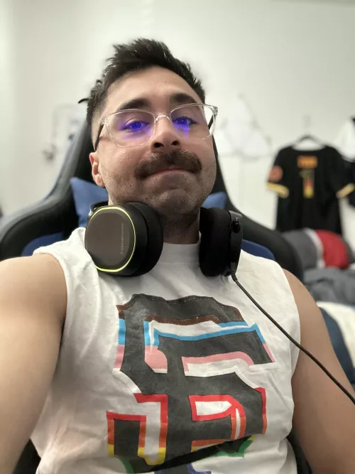 LF more gaming friends...DBD/bg3/more! Let's chat :)