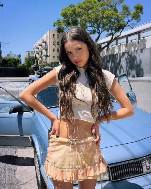 Need a bud to help me blow my load for Olivia Rodrigo