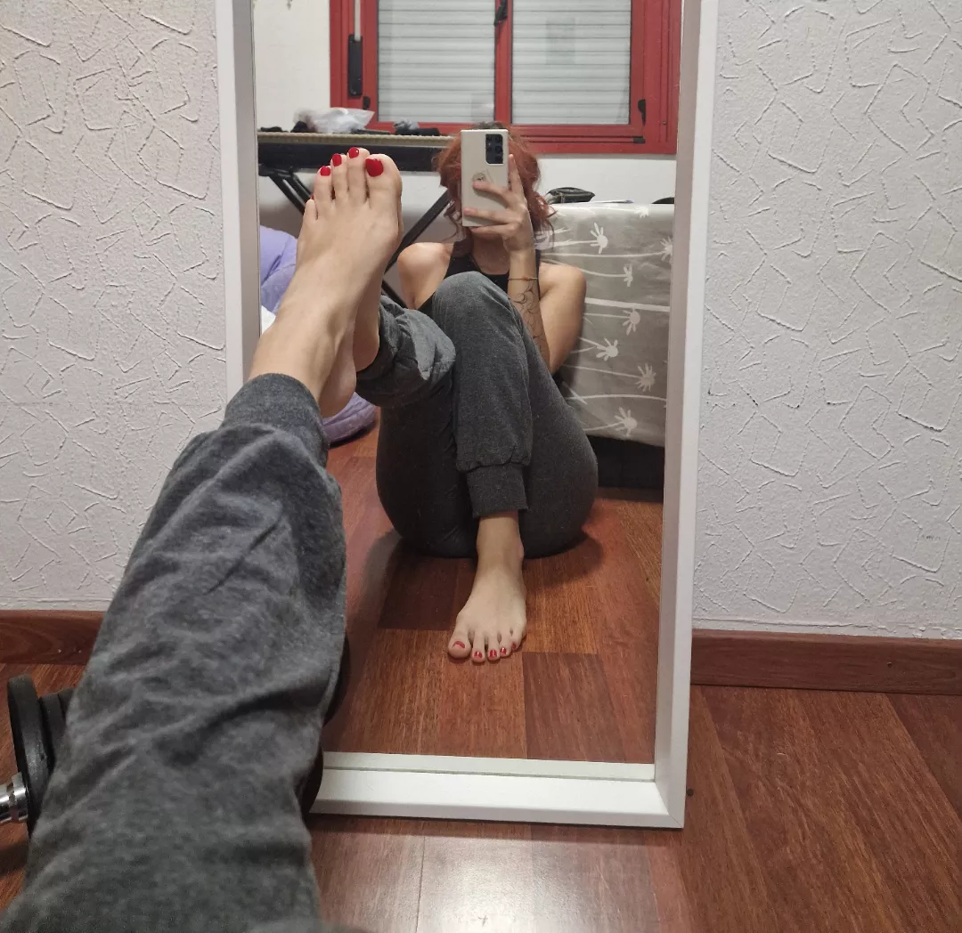 One foot in your face and the other one in mine 🤤