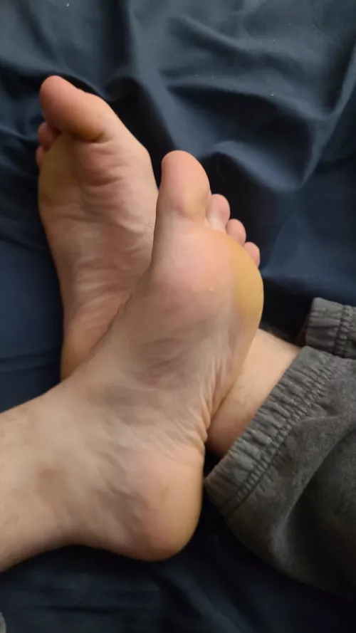 Some very tired work feet need tickles 🤤