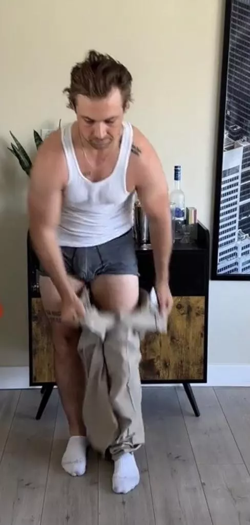 Still from one of Derek Kesseler’s (BBCan6) TikTok vids.