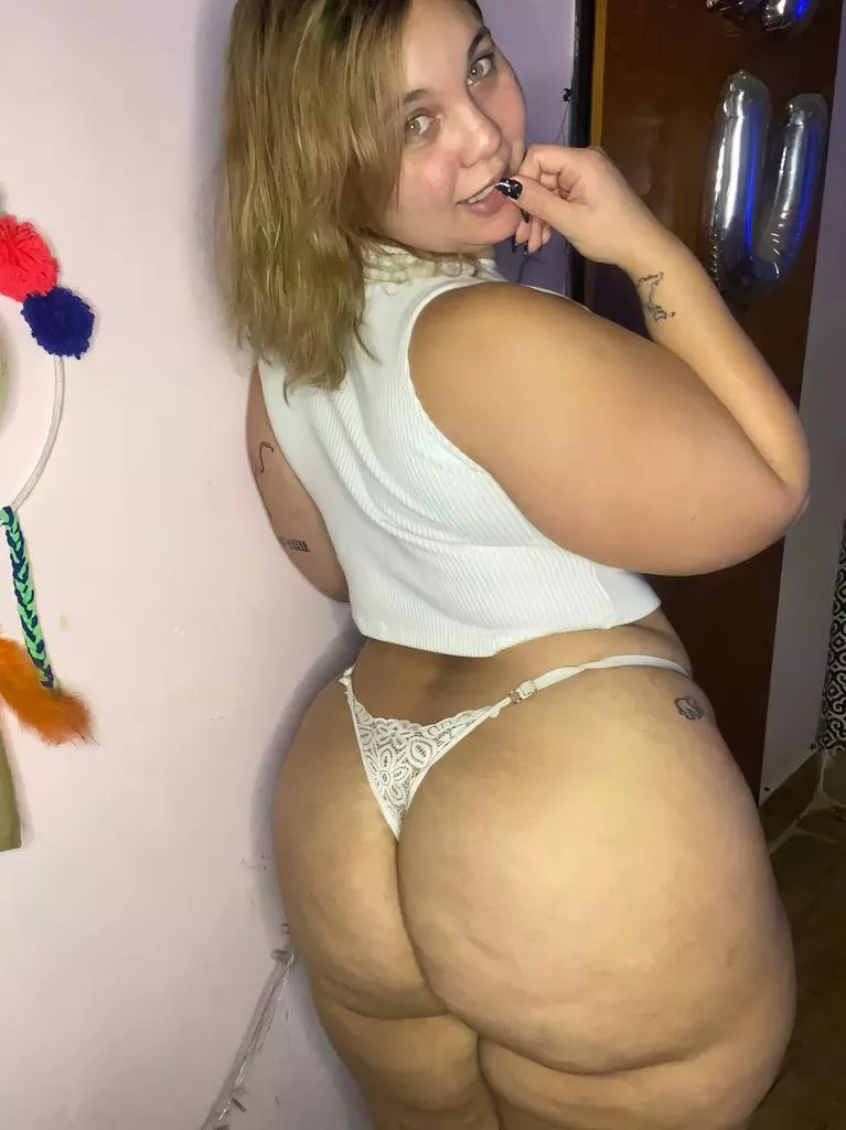 Wanna fuck my bubble butt daddy??