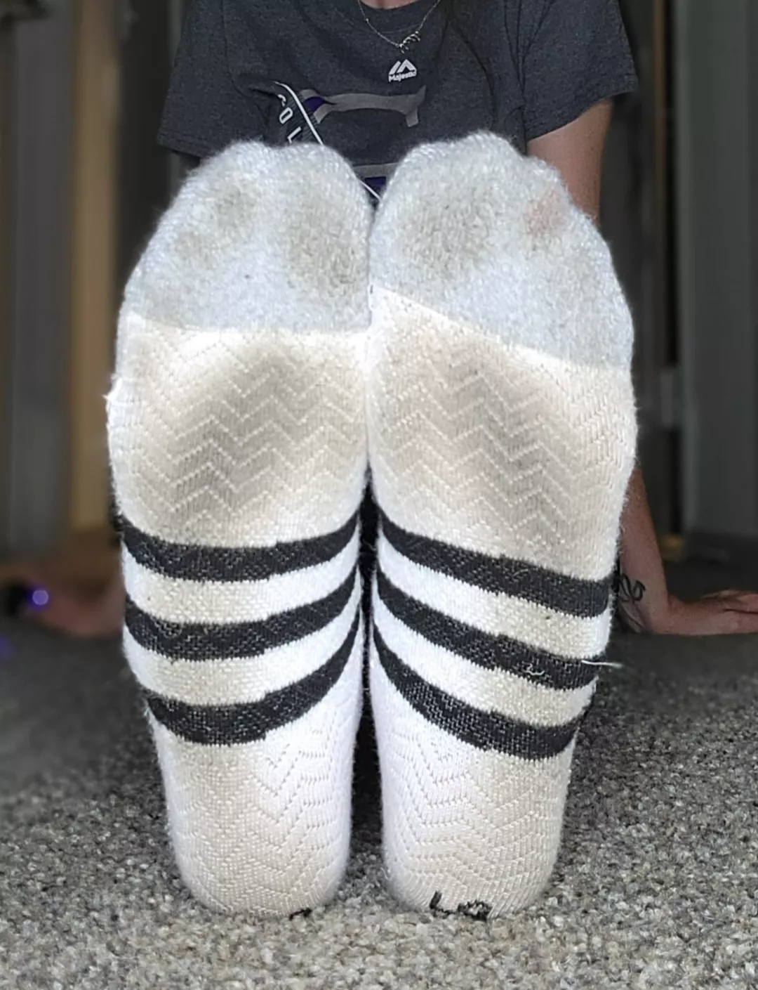 White socks always show off the toe prints the best. 🥵💦