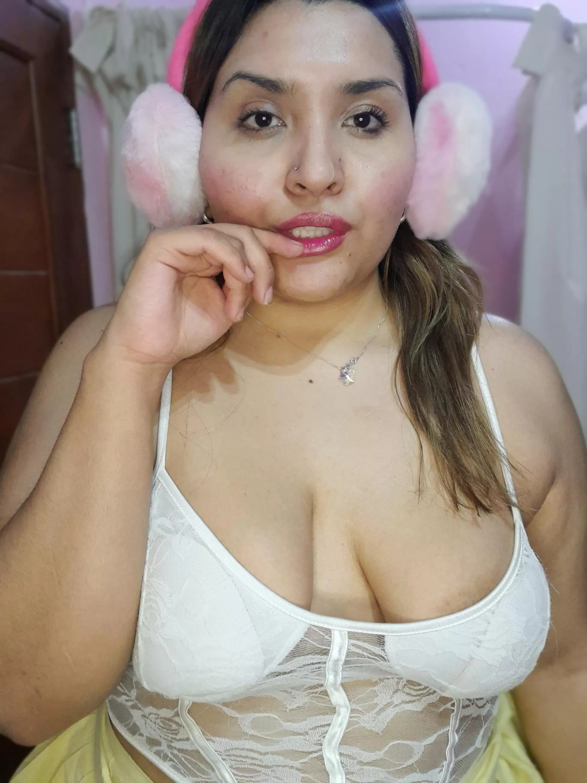 Would you fuck a gamer mom you met on Reddit? F40