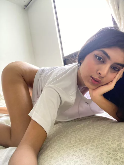 come eat this young latina ass