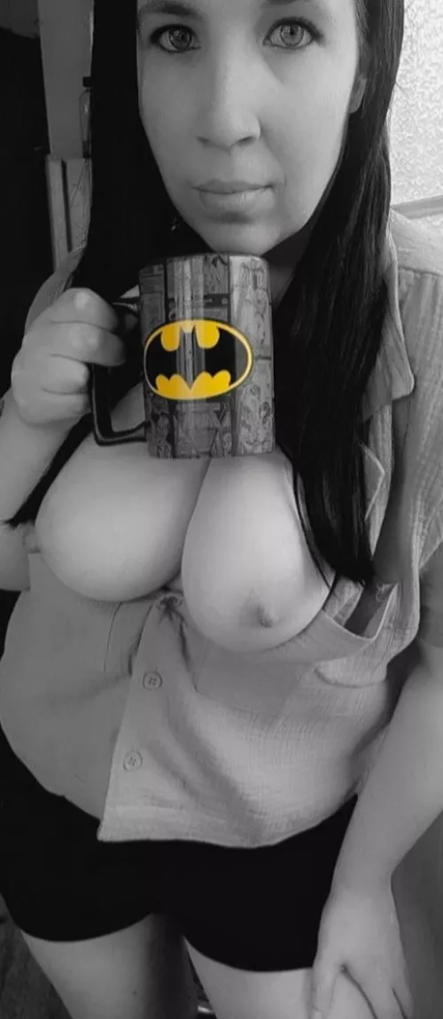 Good morning lovelies 😘 This mumma is starting the weekend early with one heck of a hangover! Please bring me an endless supply of coffee