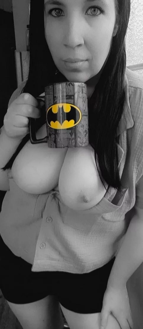 Good morning lovelies 😘 This mumma is starting the weekend early with one heck of a hangover! Please bring me an endless supply of coffee