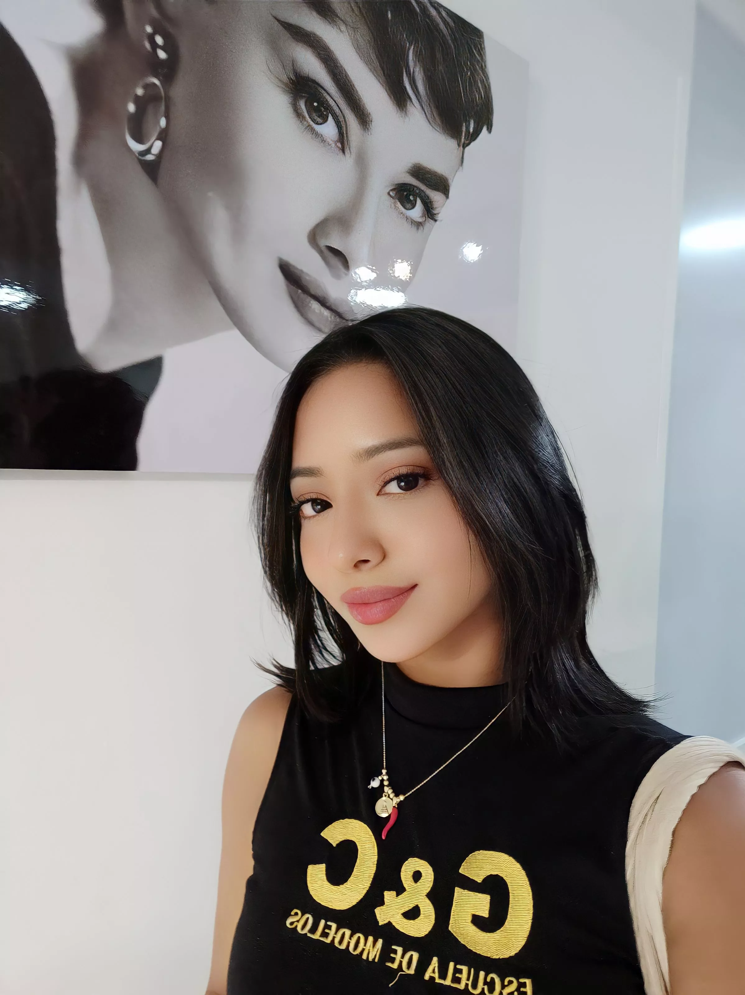 Holaa amores how's your day going?