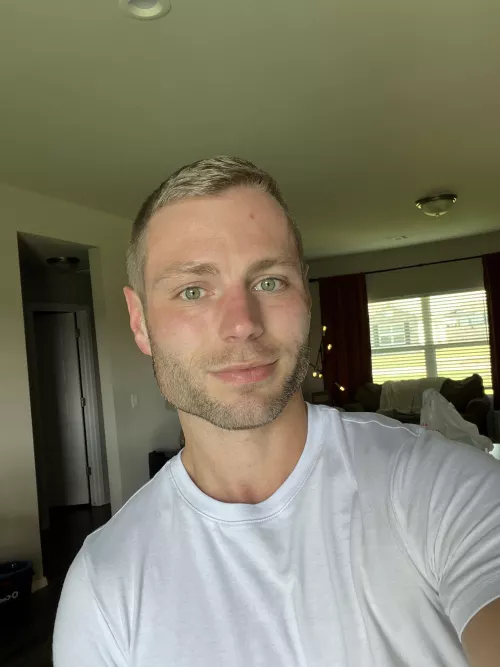 I always feel so handsome after a fresh cut ✂️