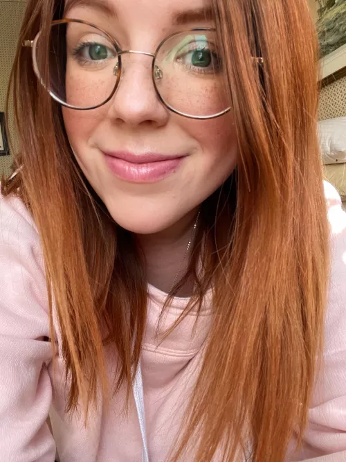 I always think my big glasses look cute on me! 💕 [F]