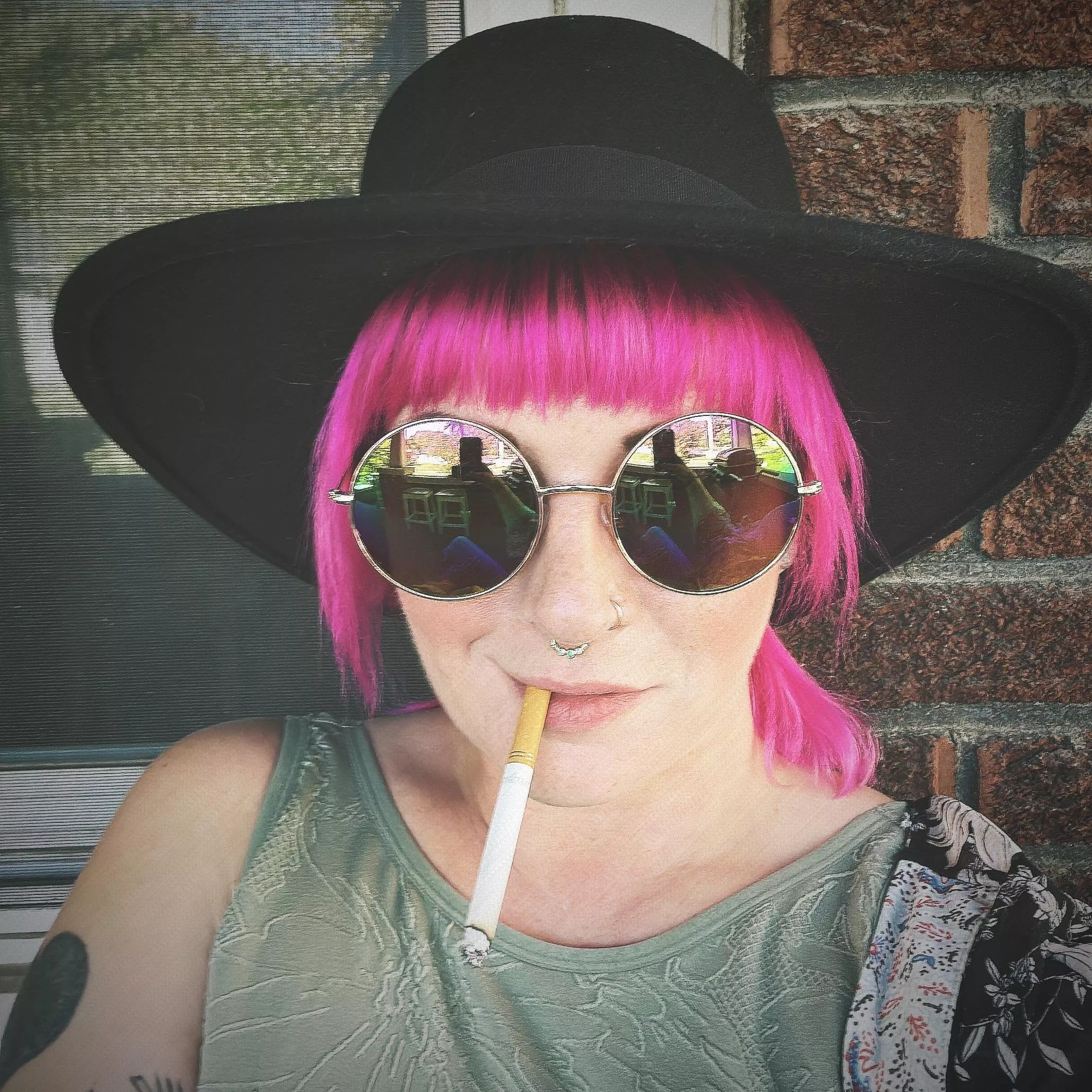 I love a good sit on the porch, cig in my mouth 😘