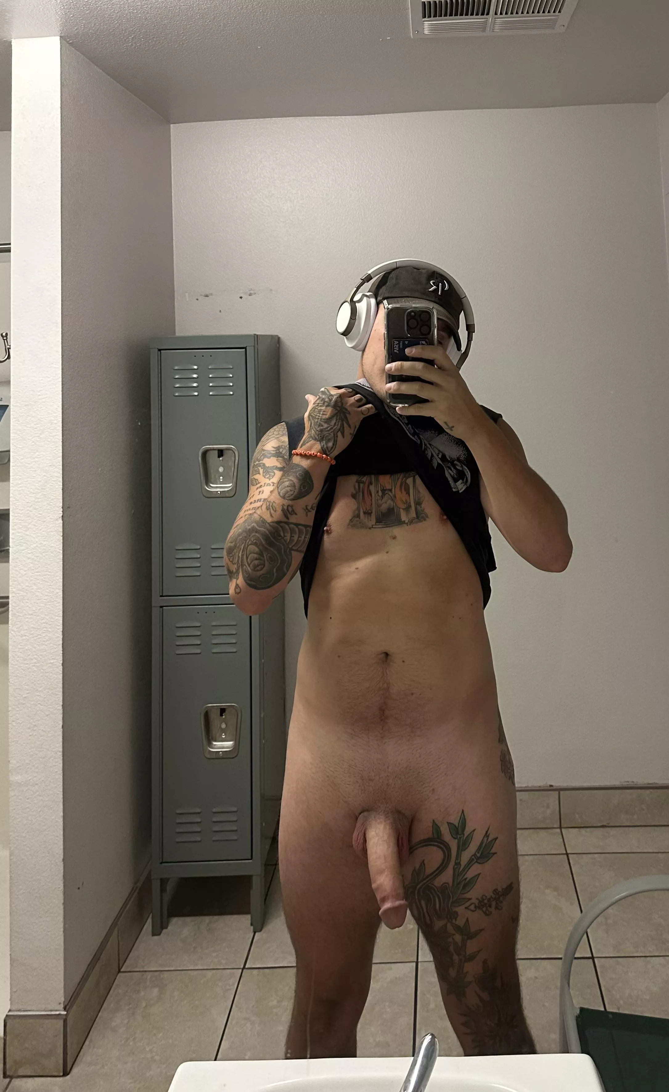 i’ve gotten into the habit of not wearing underwear to the gym