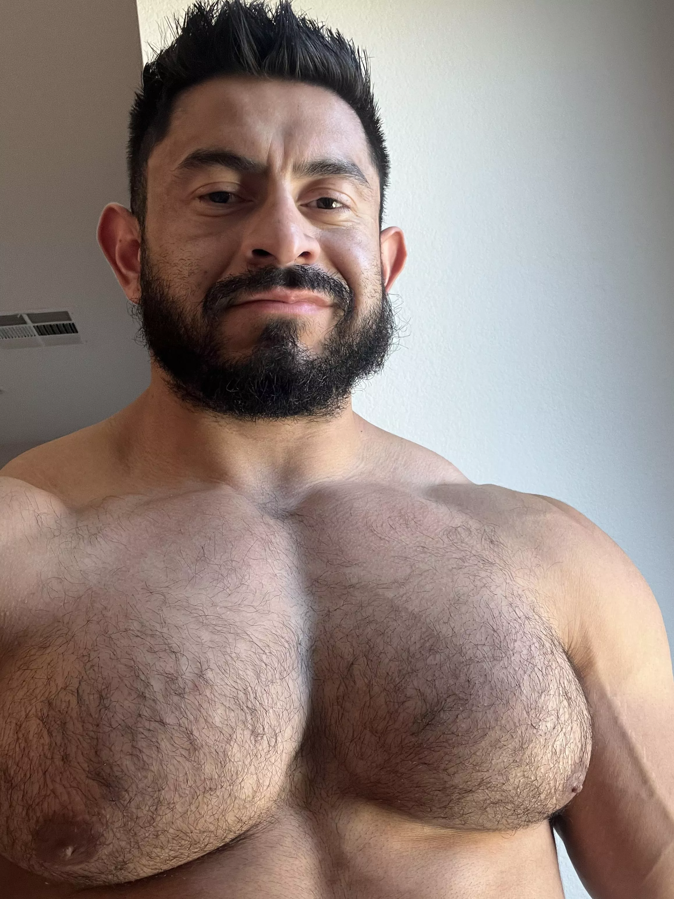 Letting the chin and chest hair grow. 💪🏼