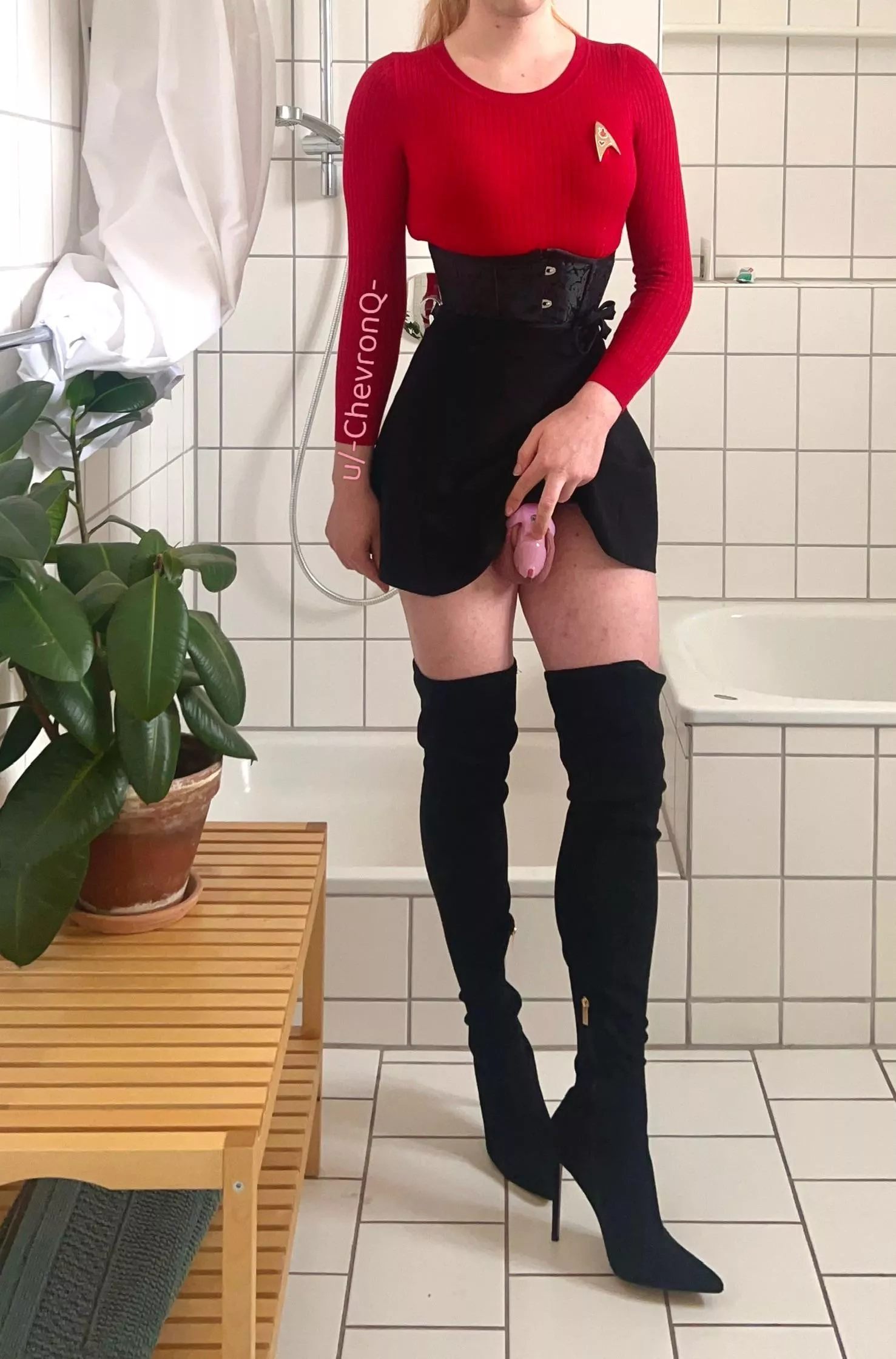 Loctober (5/31) I snuck in a photo at work today for the doubters who think I am not wearing heels at work 😌 Would you unlock me if you had the key? 🥺