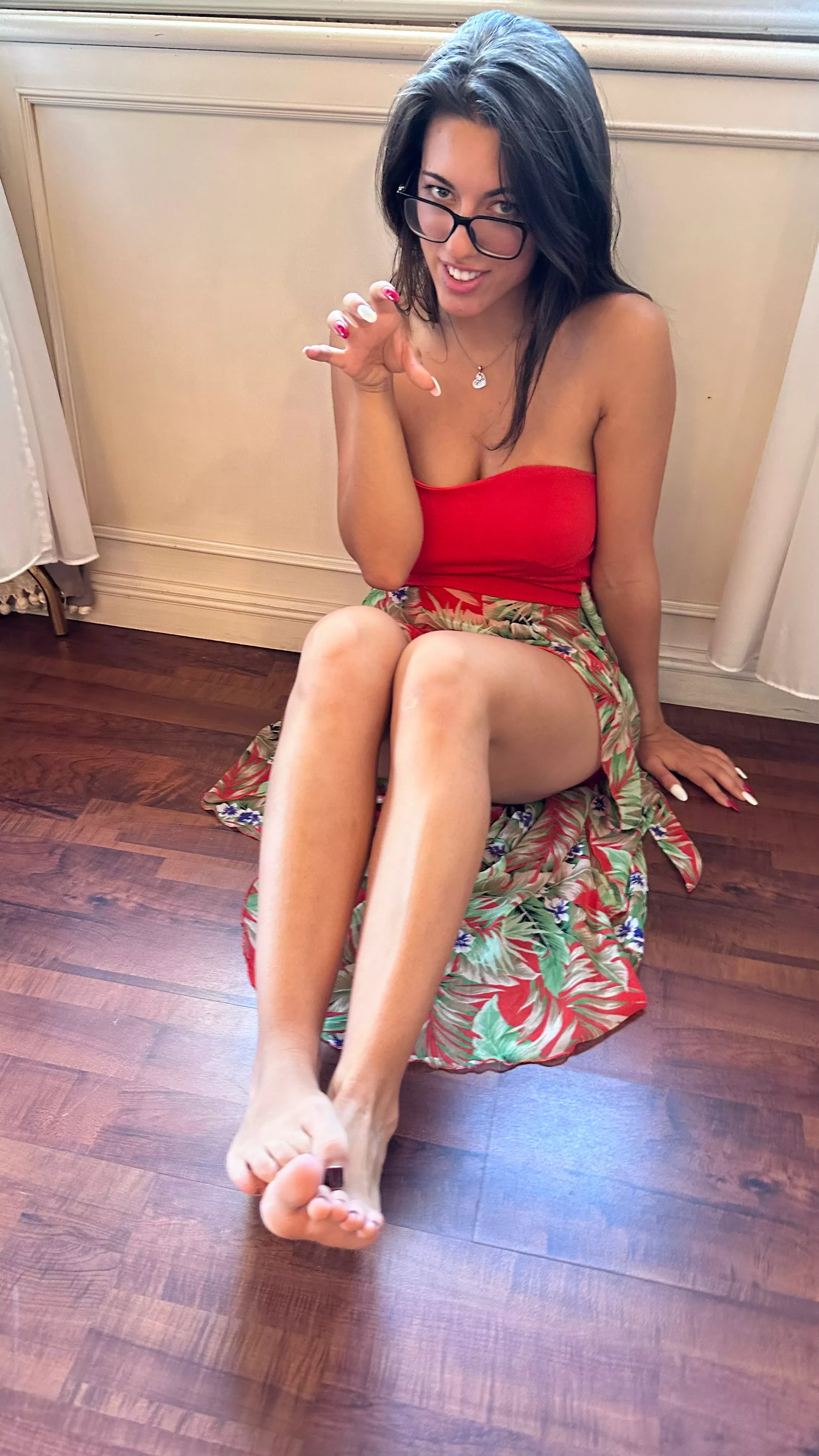 My long sexy legs give me a sense of empowerment F19