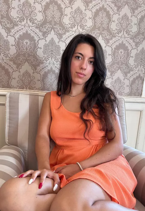 orange dress & no bra will always be cute F19