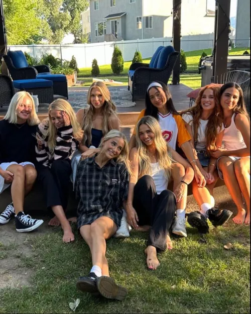 Tons of girls to choose from. Who's your favourite?