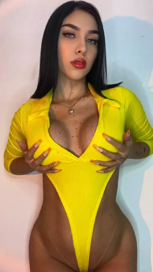 Yellow might be my new favorite 🫣