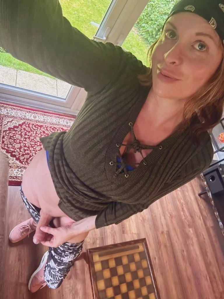 A guy asked what muscle I love working out. I sent him this pic .. would you like it too ..