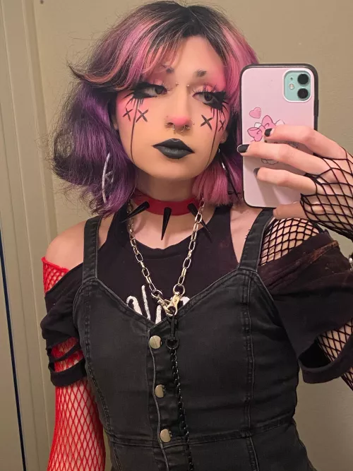 Been a while hasn’t it~? Your fav goth femboy is back <3 did you miss me? 🥺