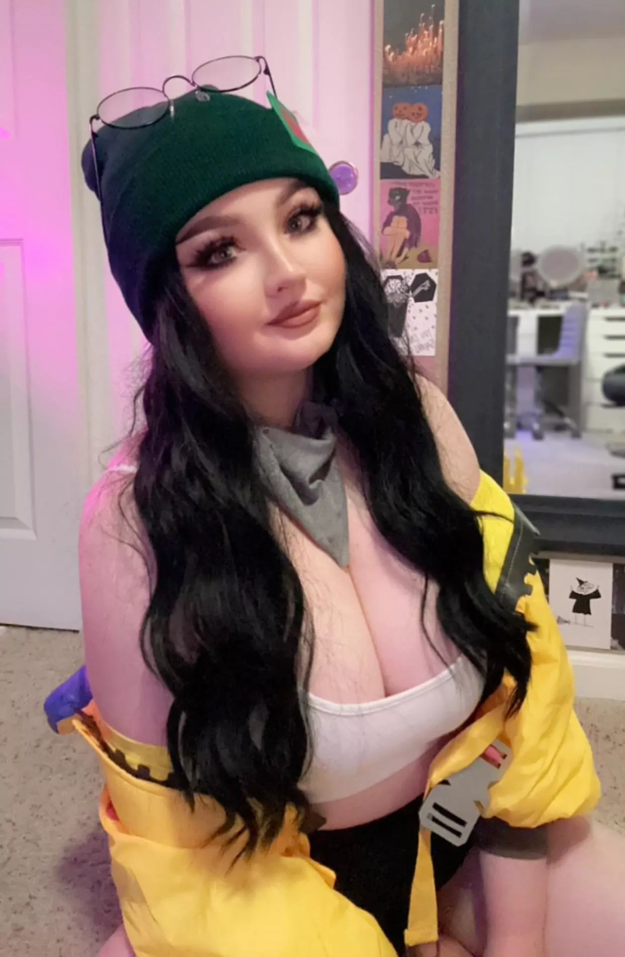 Biggest titties for a goth girl 😎🥰