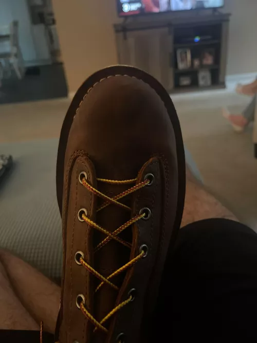 Does the sole/welt look like it’s really big on the Danners? Looks ridiculous imo
