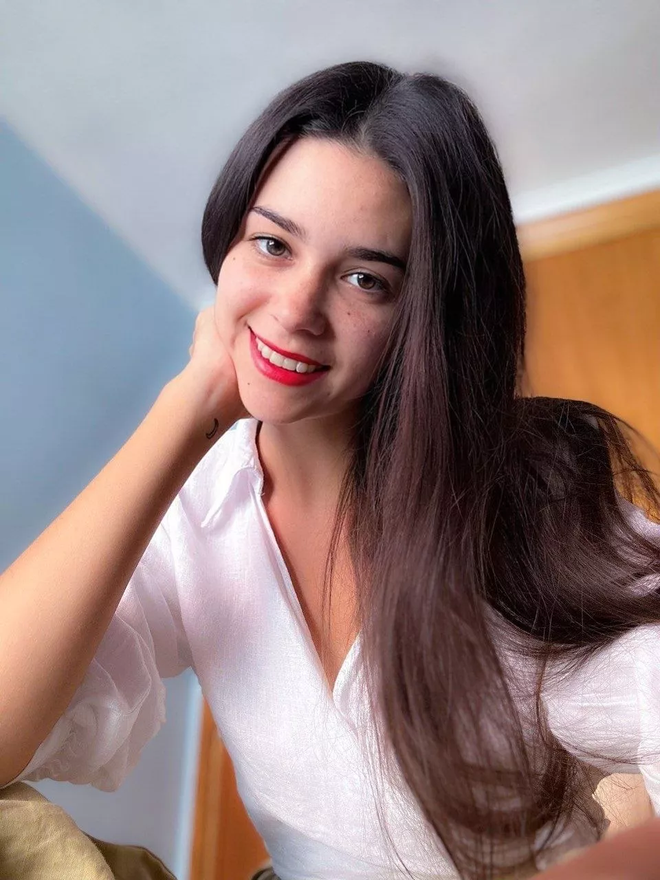 How I am smiling to my roomate while im slowly unbutton my shirt! [f22]