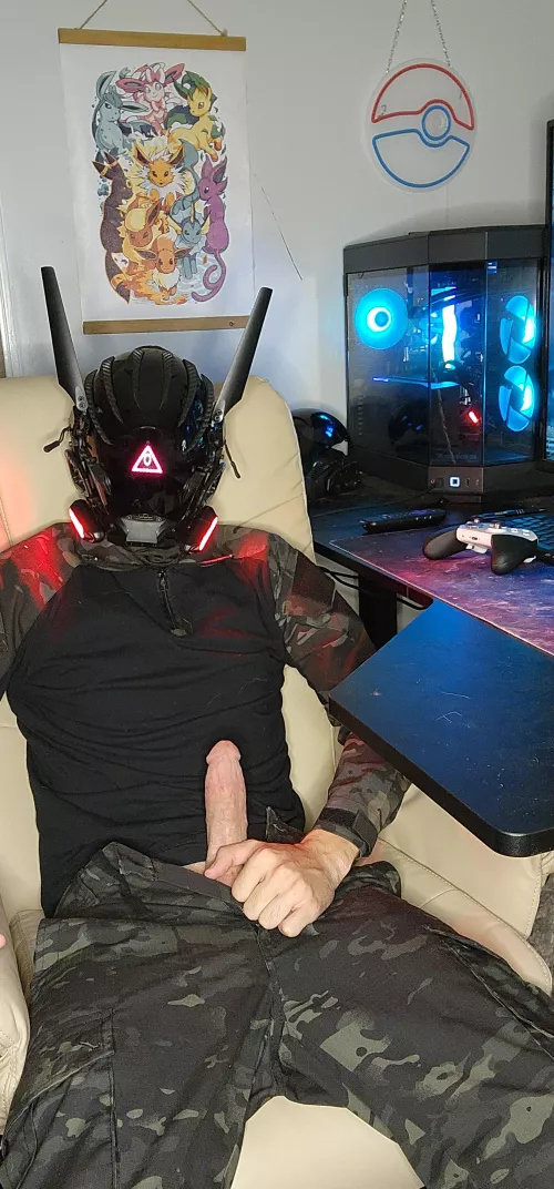 I need someone under my desk, think you can throat me?